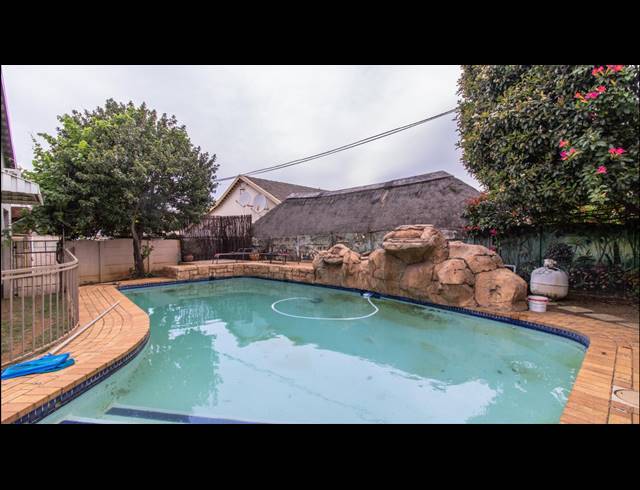 3 BEDROOM FREEHOLD FOR SALE IN RANDHART